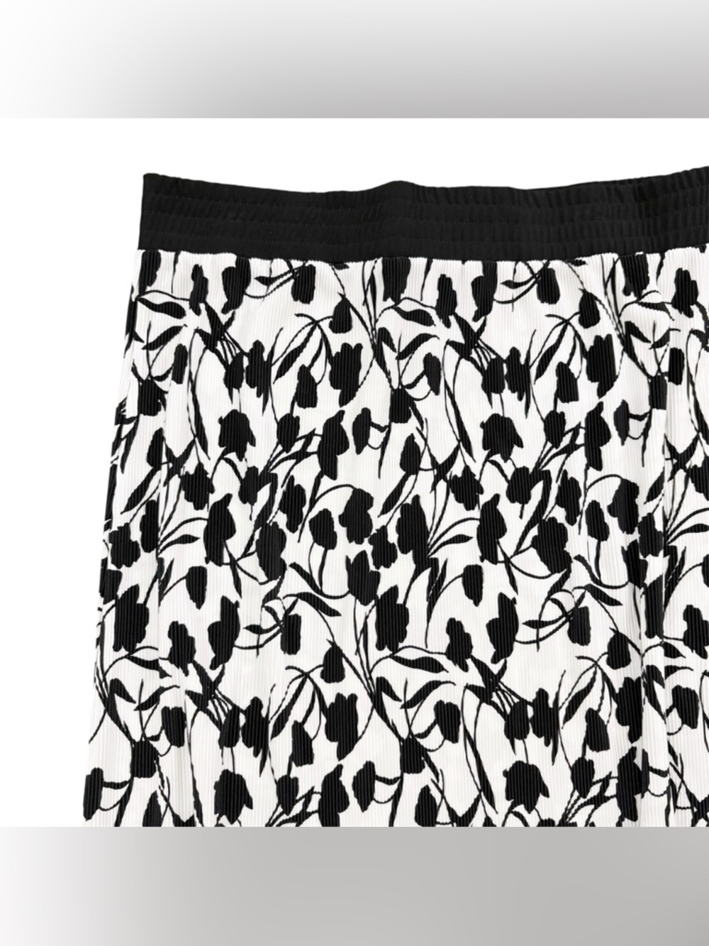 Leota Black and White Floral Pleated Skirt XXL